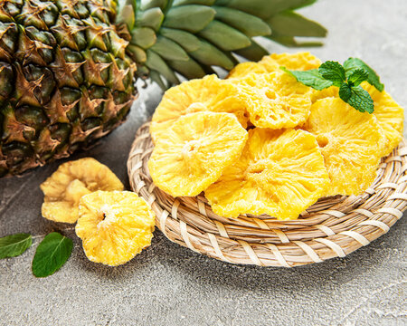 Pineapple dried rings