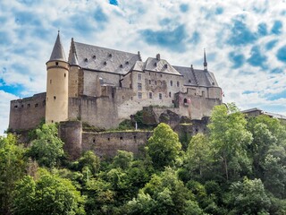 Vianden castle between forest, Luxembourg - obrazy, fototapety, plakaty