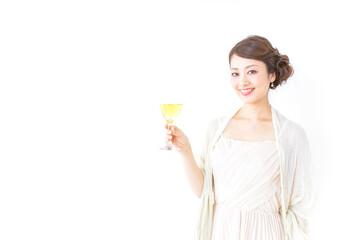 お酒を飲む女性