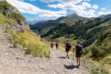 Mountaineers in the Chemin du Col de Pau