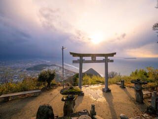 高屋神社の天空の鳥居の夕景