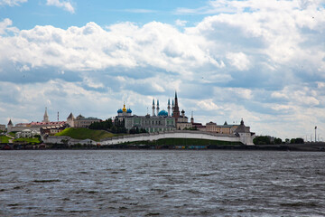 Obraz premium Kazan Kremlin in summer, Tatarstan, Russia. It is top landmark of Kazan. Scenic panorama of white fortress at sunset.