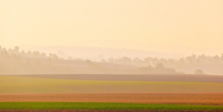 Ackerbau Landwirtschaft im Morgenlicht © horstmarka