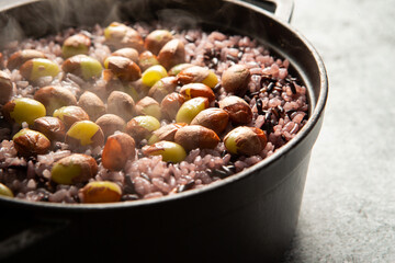  ginkgo nuts on multigrain rice,Delicious freshly cooked cauldron rice