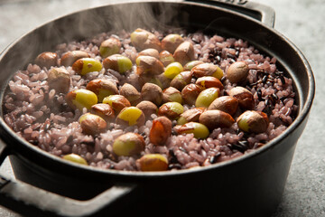  ginkgo nuts on multigrain rice,Delicious freshly cooked cauldron rice