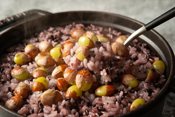 ginkgo nuts on multigrain rice,Delicious freshly cooked cauldron rice