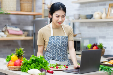 Obraz na płótnie Canvas image of asian woman preparing salad in the kitchen