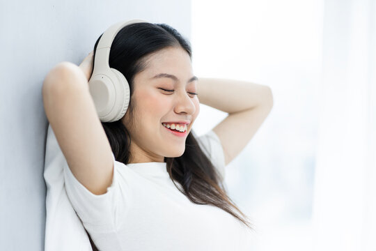 Asian girl image, relax listening to music
