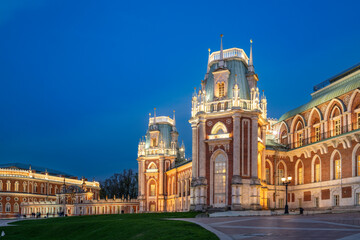 Fototapeta na wymiar The grand palace in Tsaritsyno park in Moscow at night with illumination