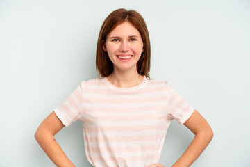 Obraz premium Young English woman isolated on blue background confident keeping hands on hips.