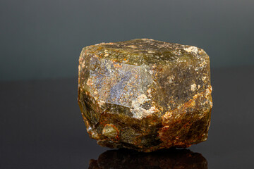 Naklejka premium macro mineral stone Andradite on a black background