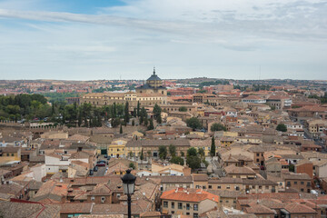 Obraz premium Panoramic view of Toledo and it's castle (Alcazar of Toledo), from a viewpoint at the Jesuit church - Toledo, Spain