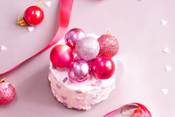 Obraz na płótnie Canvas Small cake on pink festive background