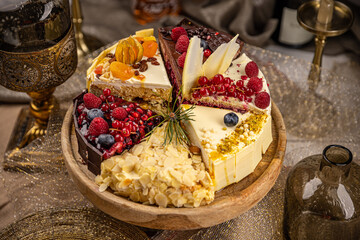 Different slices of various cakes © Grafvision