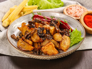 Potato with roasted mushrooms and spices