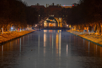 Hubertusbrunnen in München bei Nacht
