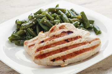 Grilled turkey steak with green bean
