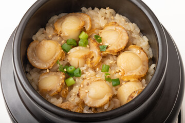 ホタテの釜飯　(ホタテの炊き込みご飯)