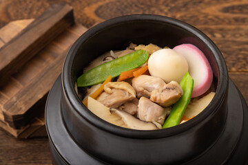 五目釜飯　(鶏五目釜飯)