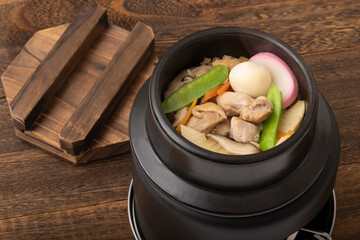 五目釜飯　(鶏五目釜飯)