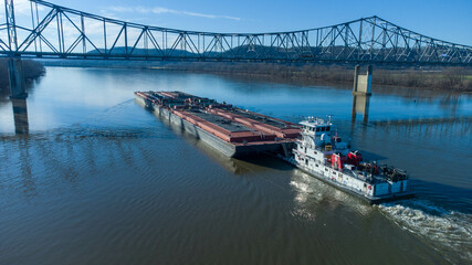 Fototapeta na wymiar Towboat on Ohio River - Portsmouth, OH