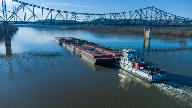Towboat on Ohio River - Portsmouth, OH