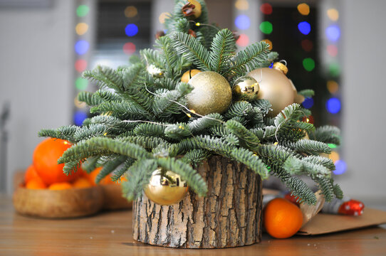 Natural herringbone with Christmas decor on the table