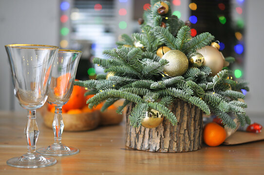 Natural herringbone with Christmas decor on the table