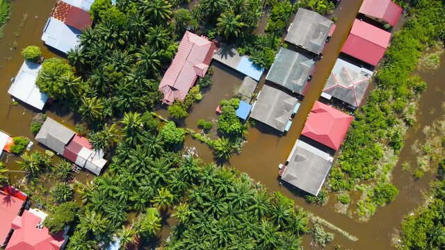 AERIAL TOP DOWN FOOTAGE OF MALAYSIA AFTERMATH BIGGEST FLOOD COVERING MAJOR AREA IN SELANGOR AND KLANG VALLEY. IT SIDE IMPACT FROM THE RAI TYPHOON.