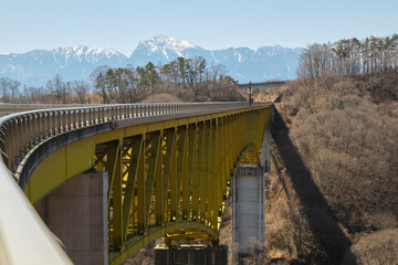 清里高原道路 八ヶ岳高原大橋　春