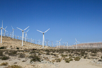 Windenergieanlagen in der Wüste