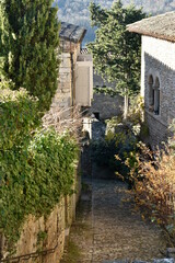 ruelle dans le village de bruniquel