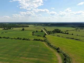 Naklejka premium Aerial view of a landscape with vast green fields