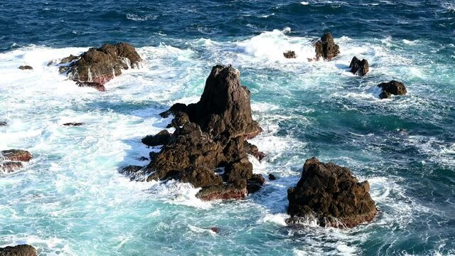 青海島・海上アルプス「第一展望台（碧涛台）から望むセムラ」