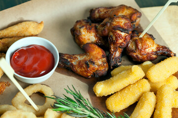 a set of dishes consisting of baked chicken wings , sets in a cafe
