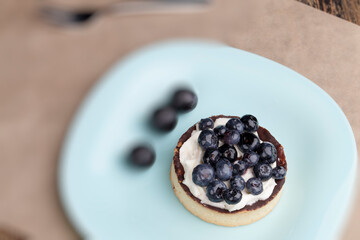 tartlet with chocolate and buttercream with blueberries