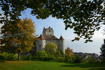 Fototapeta na wymiar Meersburg am Bodensee, alte Burg im Herbst