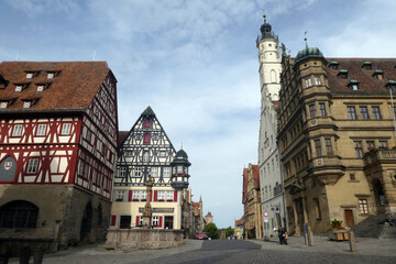 Fototapeta na wymiar Marktplatz mit Rathaus in Rothenburg ob der Tauber
