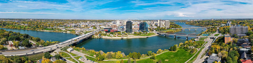 Obraz premium Aerial view of the downtown area of Saskatoon, Saskatchewan, Canada