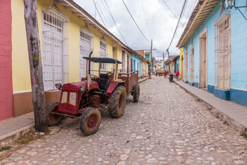 Obraz premium Traditional street at the old district of Trinidad. Cuba