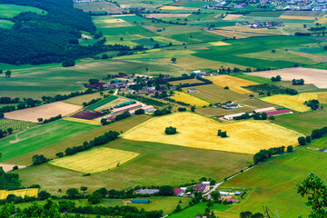 Obraz premium Landscape along the road to Forca Canapine, Umbria, Italy