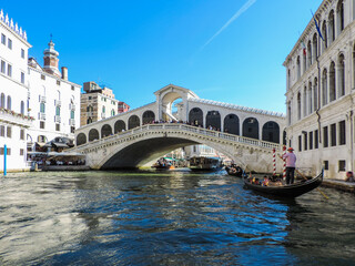 Fototapeta na wymiar Venice, Italy, July 2017 - view of Rialto Bridge 