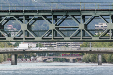 Fototapeta na wymiar Eisenbahnbrücke über den Inn