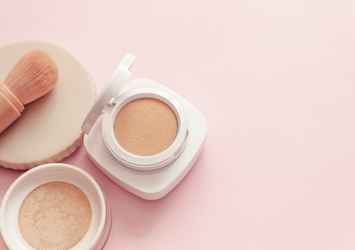 Face powder and brush,make up,flat layot