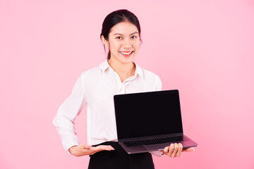 portrait of young asian businesswoman, isolated on pink background