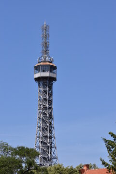 Petr&iacute;nsk&aacute; rozhledna v Praze - Petrin lookout tower in Prague