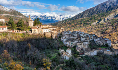 Obraz premium The beautiful village of Anversa degli Abruzzi, covered in snow during winter season. Province of L'Aquila, Abruzzo, Italy.