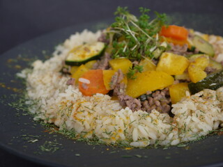 Reis mit Hackfleisch und Gemüse