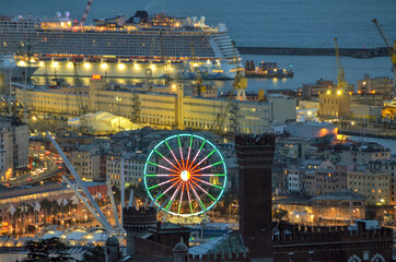 Genova di notte la superba si mostra
