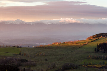 Poranna panorama Karkonoszy z gór Kaczawskich